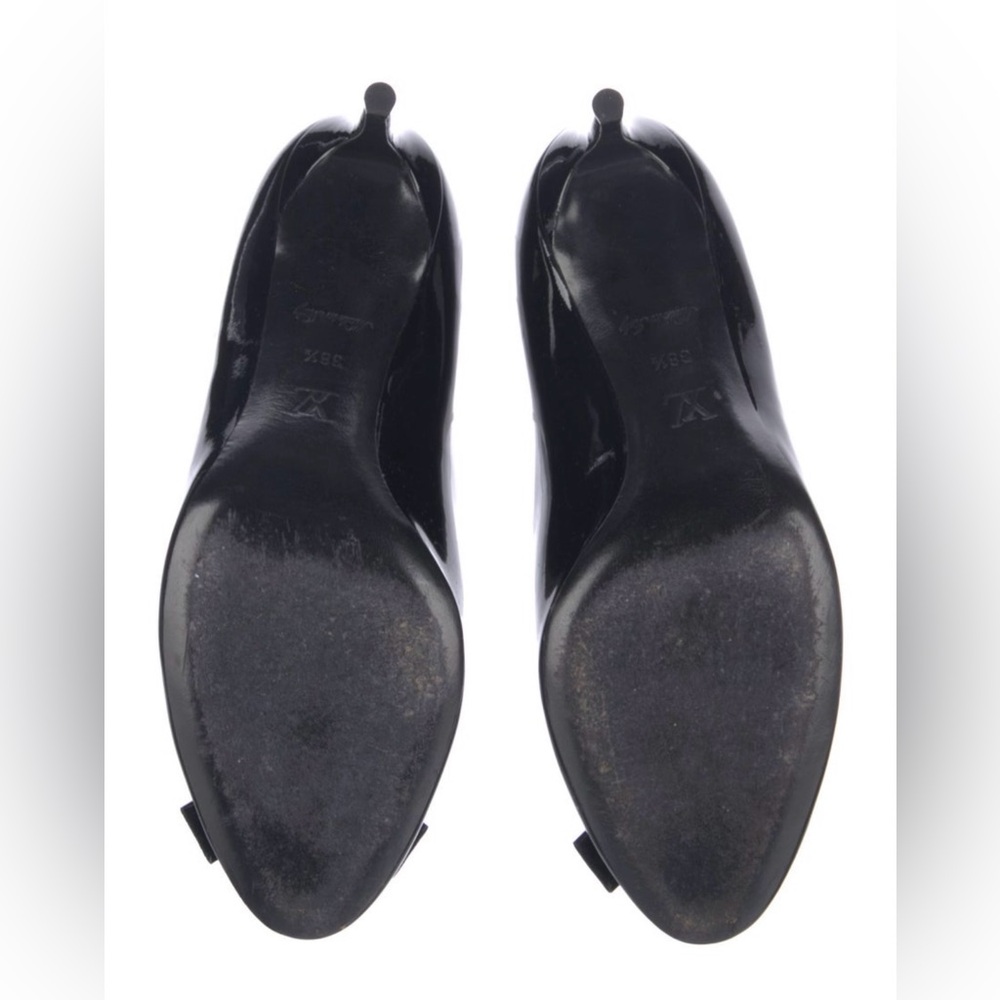 Louis Vuitton Black Patent Leather Bow Pumps - Size 38.5 - Elegant and Timeless - Picture 5 of 6